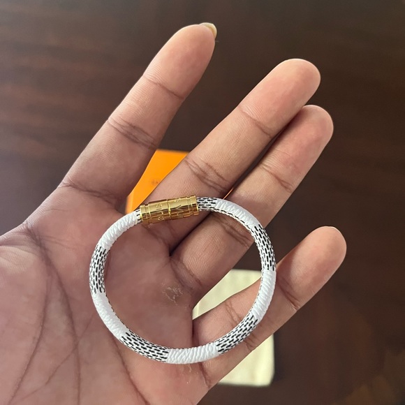 Louis Vuitton Bracelet White and Grey- 17 cm - Picture 4 of 5